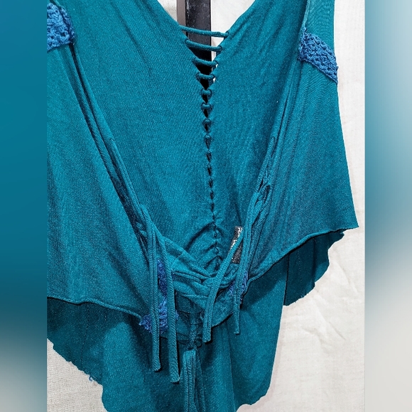 Culture shop (Pittsburgh) blue/teal halter top - Picture 4 of 4